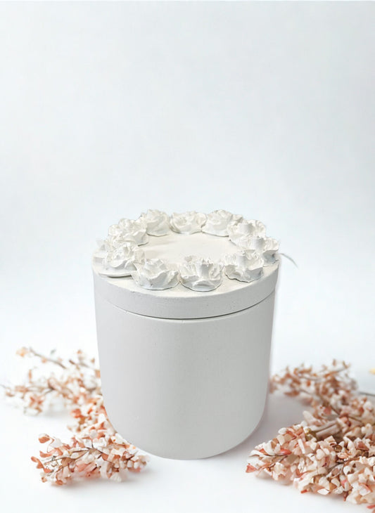 Plain Vessel with Rose lid